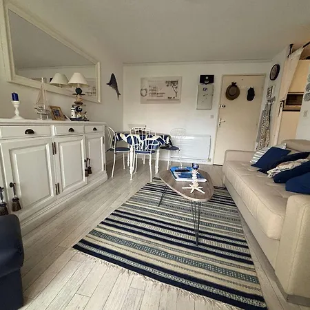 2 Pieces A Royan/pontaillac Avec Balcon Et Parking - Fr-1-494-203 Royan