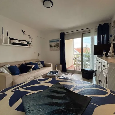 2 Pieces A Royan/pontaillac Avec Balcon Et Parking - Fr-1-494-203 *