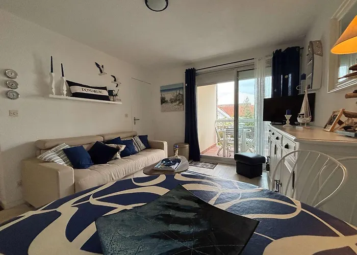 2 Pieces A Royan/pontaillac Avec Balcon Et Parking - Fr-1-494-203 *