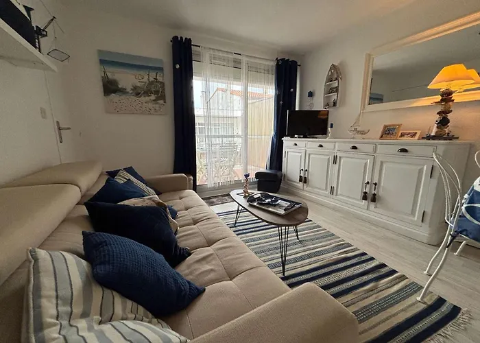 2 Pieces A Royan/pontaillac Avec Balcon Et Parking - Fr-1-494-203 * Royan