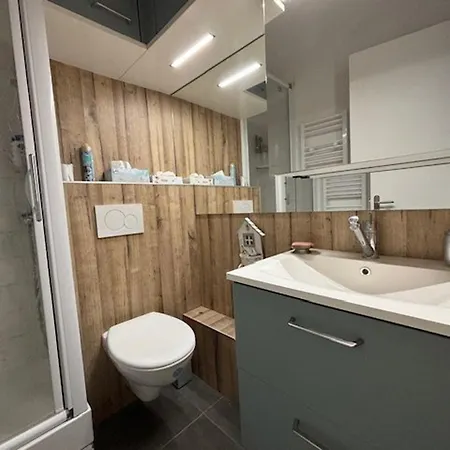 2 Pièces à Royan/pontaillac Avec Balcon Et Parking - Fr-1-494-203 * Royan