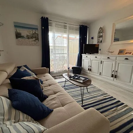 2 Pièces à Royan/pontaillac Avec Balcon Et Parking - Fr-1-494-203 * Royan