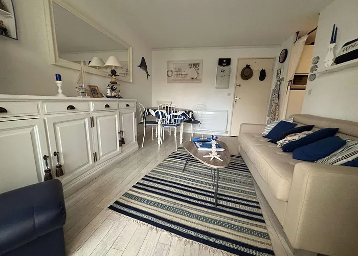 2 Pieces A Royan/pontaillac Avec Balcon Et Parking - Fr-1-494-203 Royan